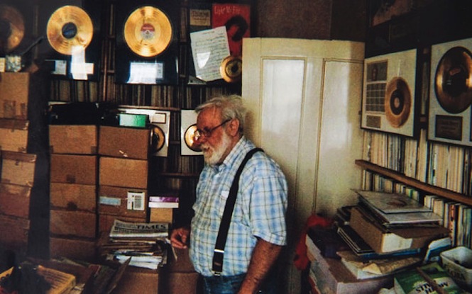 Manifest du er Forstå This man has collected every single UK chart hit in history - The Vinyl  Factory